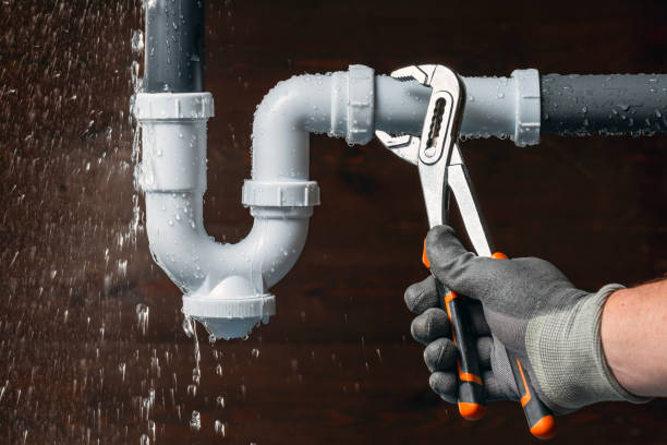 Professional Plumbing technician working in Klamath, CA